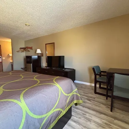 Super 8 By Wyndham Normal Bloomington