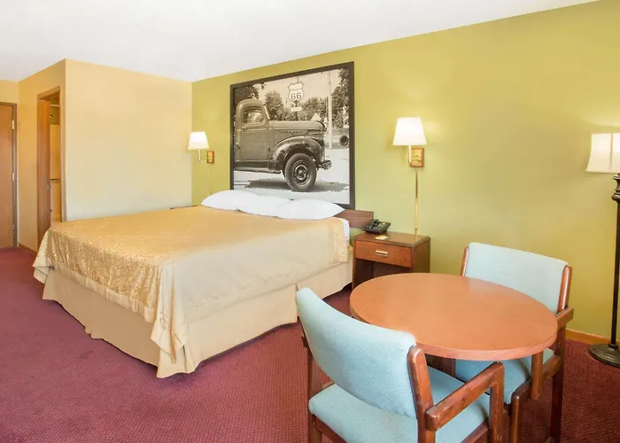 Motel Super 8 By Wyndham Normal