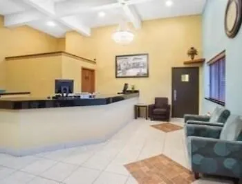 Super 8 By Wyndham Normal Motel Bloomington