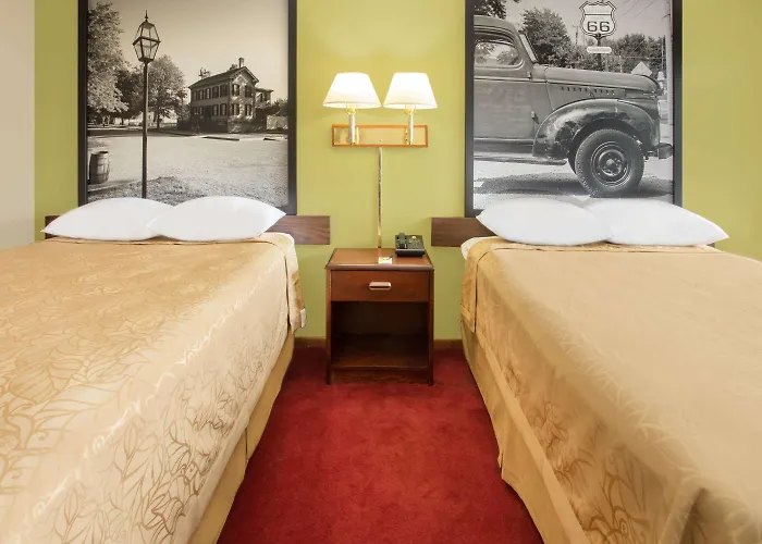 Motel Super 8 By Wyndham Normal