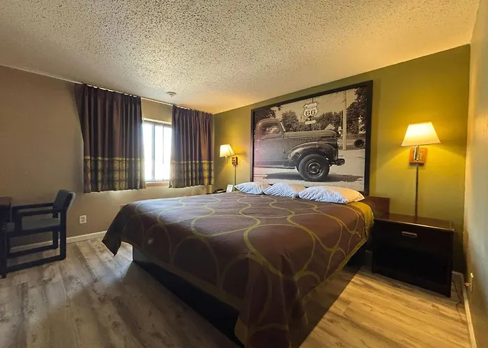 Super 8 By Wyndham Normal Motel Bloomington