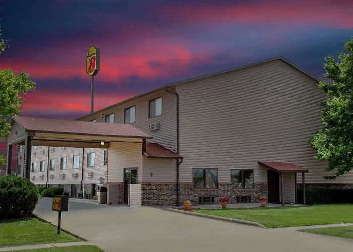 Super 8 By Wyndham Normal Bloomington