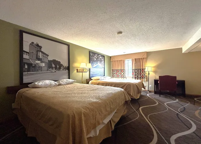 Super 8 By Wyndham Normal Motel